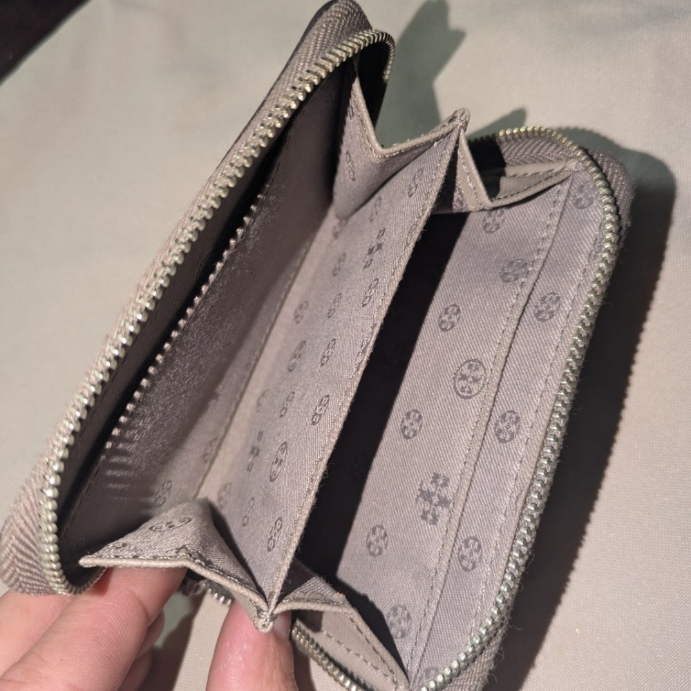 Tory Burch Mini Wallet - Picture 4 of 5